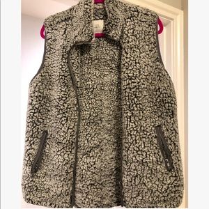 Thread and supply vest